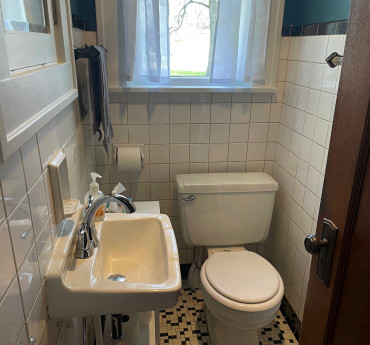 Indianapolis Short term rental Half Bath