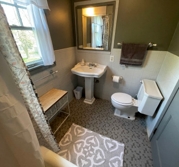 Brownsburg Short Term Rental Bathroom